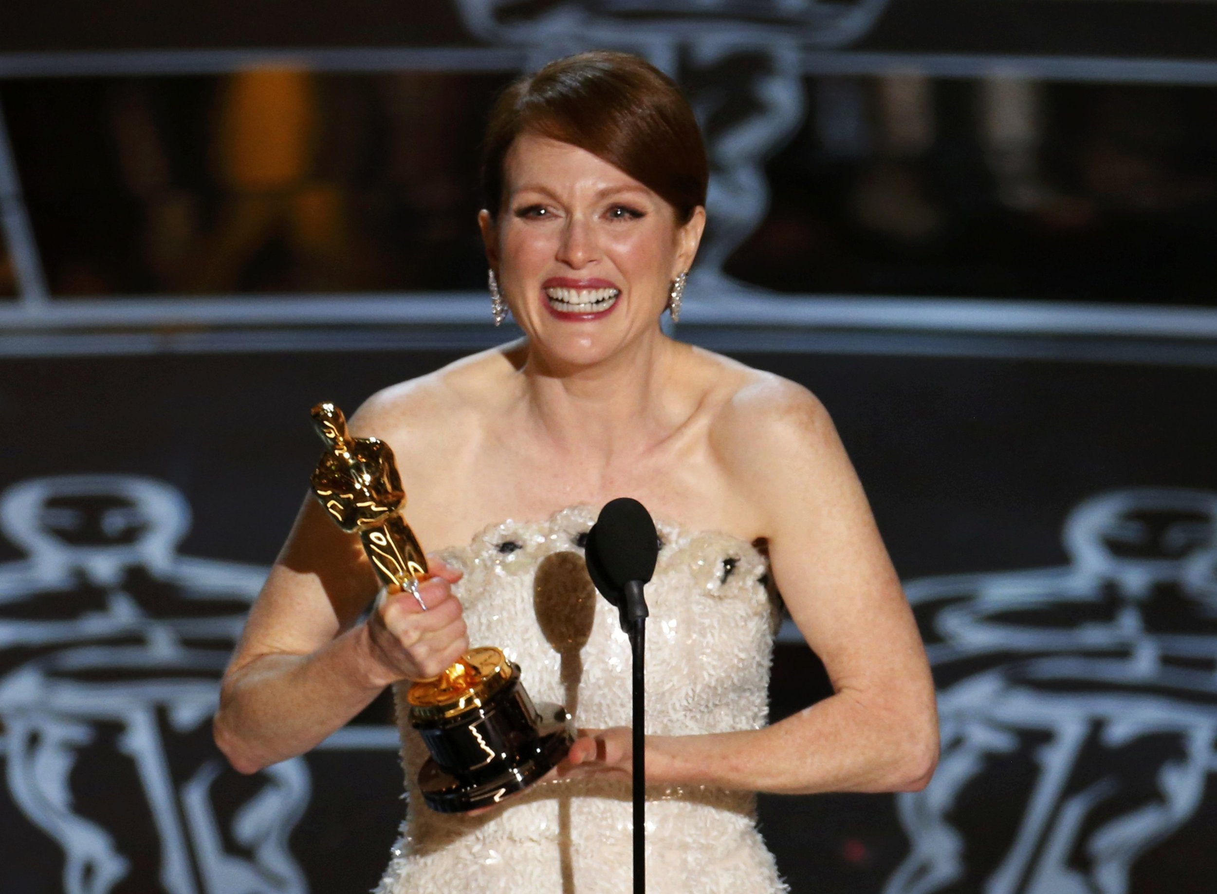 Julianne Moore Wins Best Actress At 2015 Oscars Gives Emotional Speech 