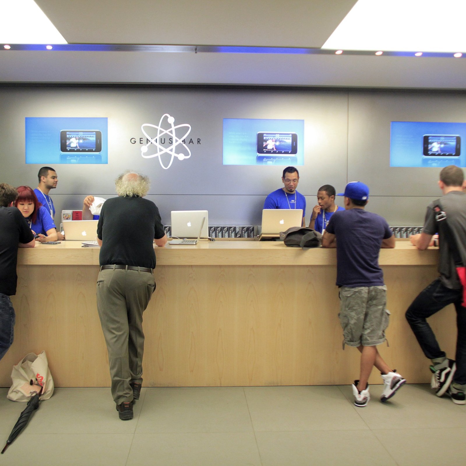 Apple Genius Bar Logo Apple s New Store Design Replaces The Genius Bar apple-genius-bar-logo-apple-s-new-store-design-replaces-the-genius-bar