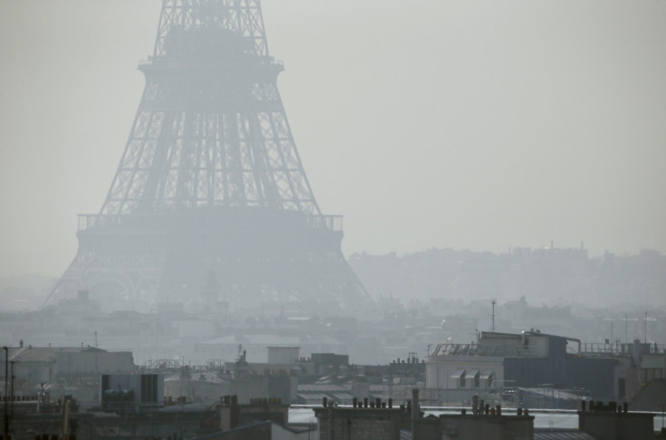 Paris traffic restrictions pollution