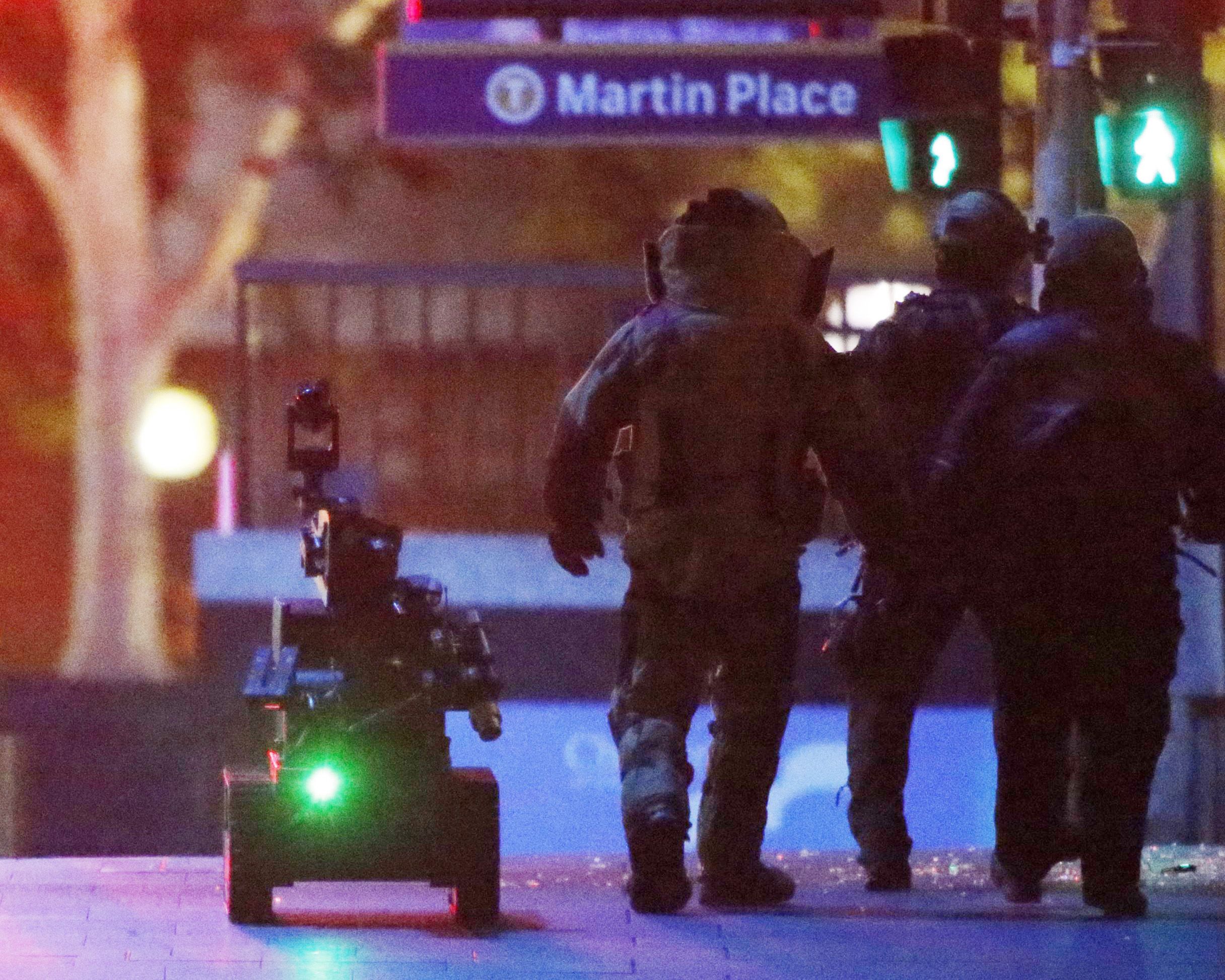 2 террориста умерли. Полицейские роботы Сан Франциско. Террористы заложники в кафе. Полиция и бизнес. Astoria Oregon Police Officer Killed 2021.