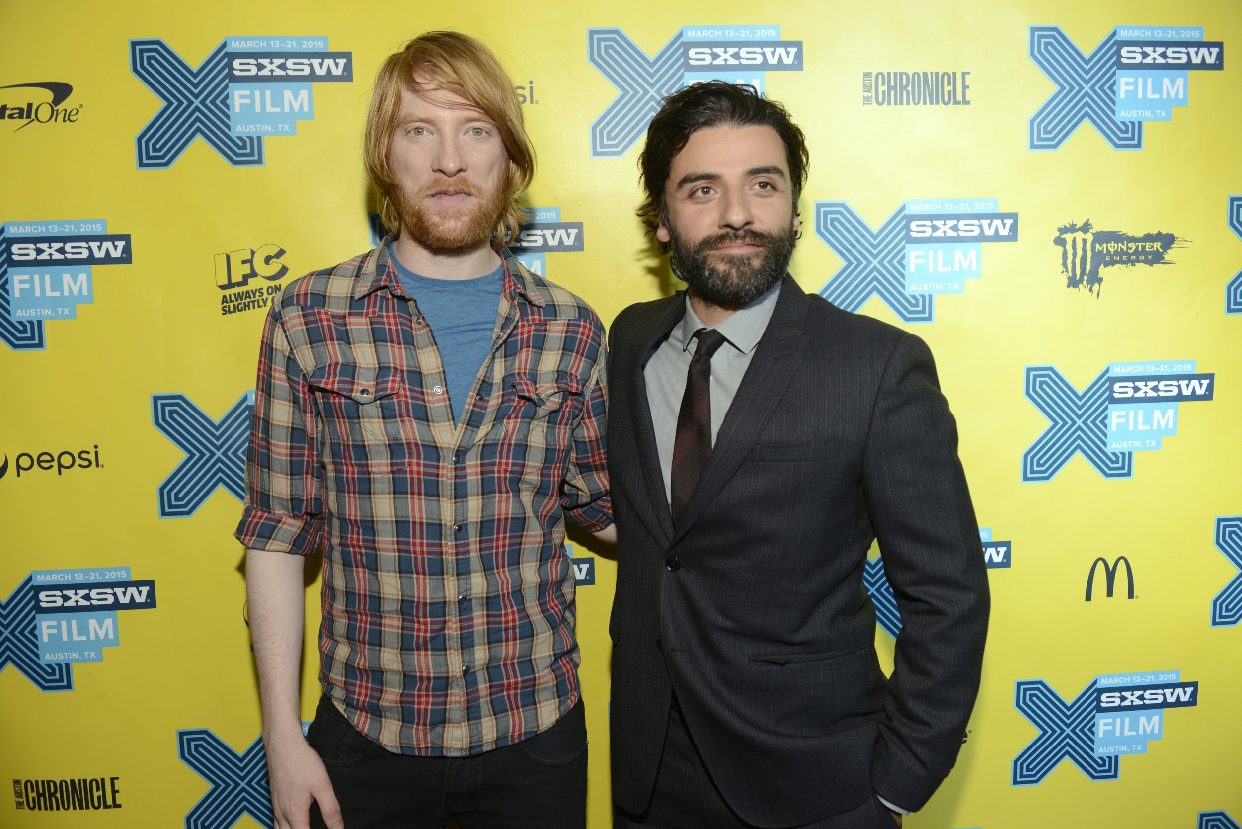 ‘Ex Machina’ Stars Oscar Isaac and Domhnall Gleeson Talk Robots, Sci-Fi ...