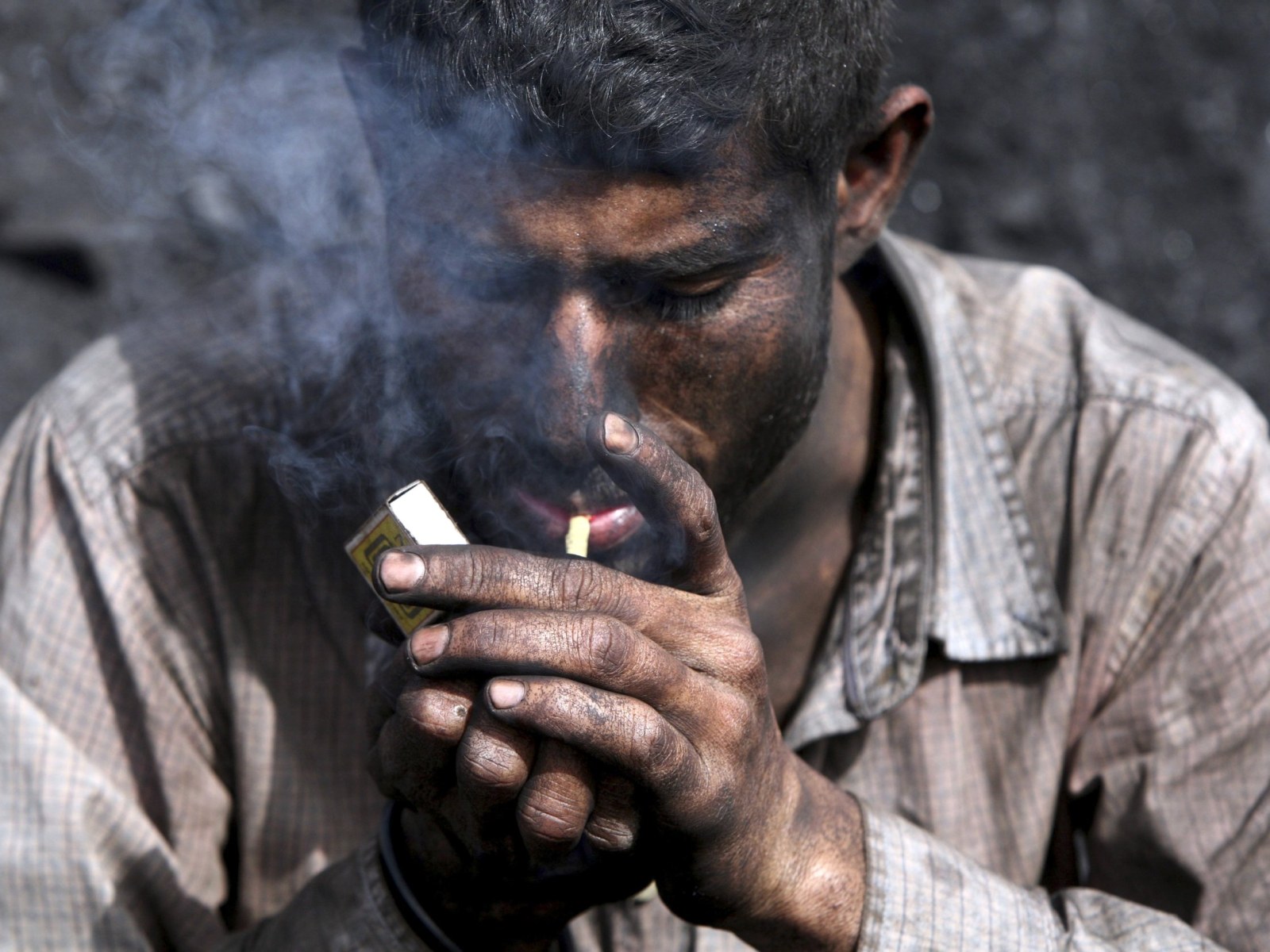 indian politicians who smoke cigarettes A Columbian politician is under fire after she was caught smoking her vape during a parliament hearing. How do you feel about this as Balkaners? : r/AskBalkans Maha politicians' curious love affair