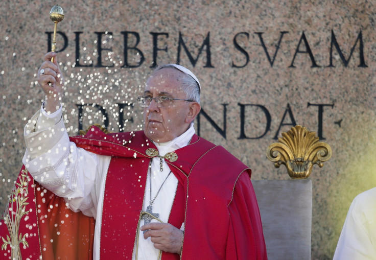 2015-03-29T081618Z_370306472_GF10000042518_RTRMADP_3_POPE-VATICAN