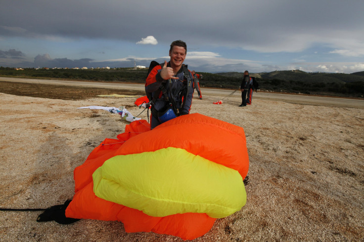 German skydiver thumbs up