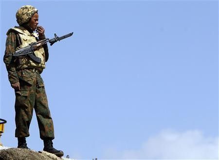 An Egyptian army soldier stands guard in Manshiyet Nasser 