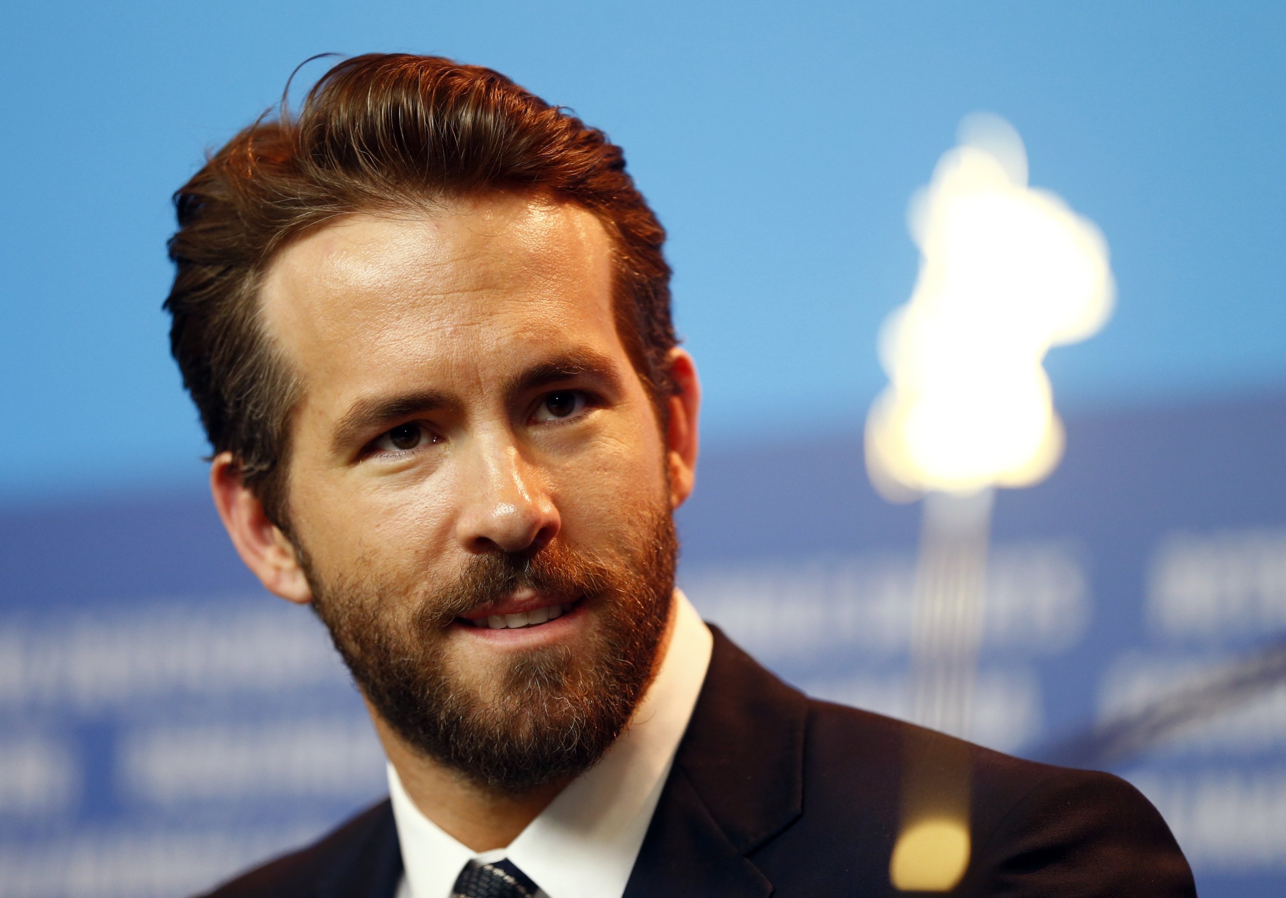 Ryan Reynolds Is Unrecognizable As Deadpool Find Out Why The Anti Hero Has Scars Ibtimes 