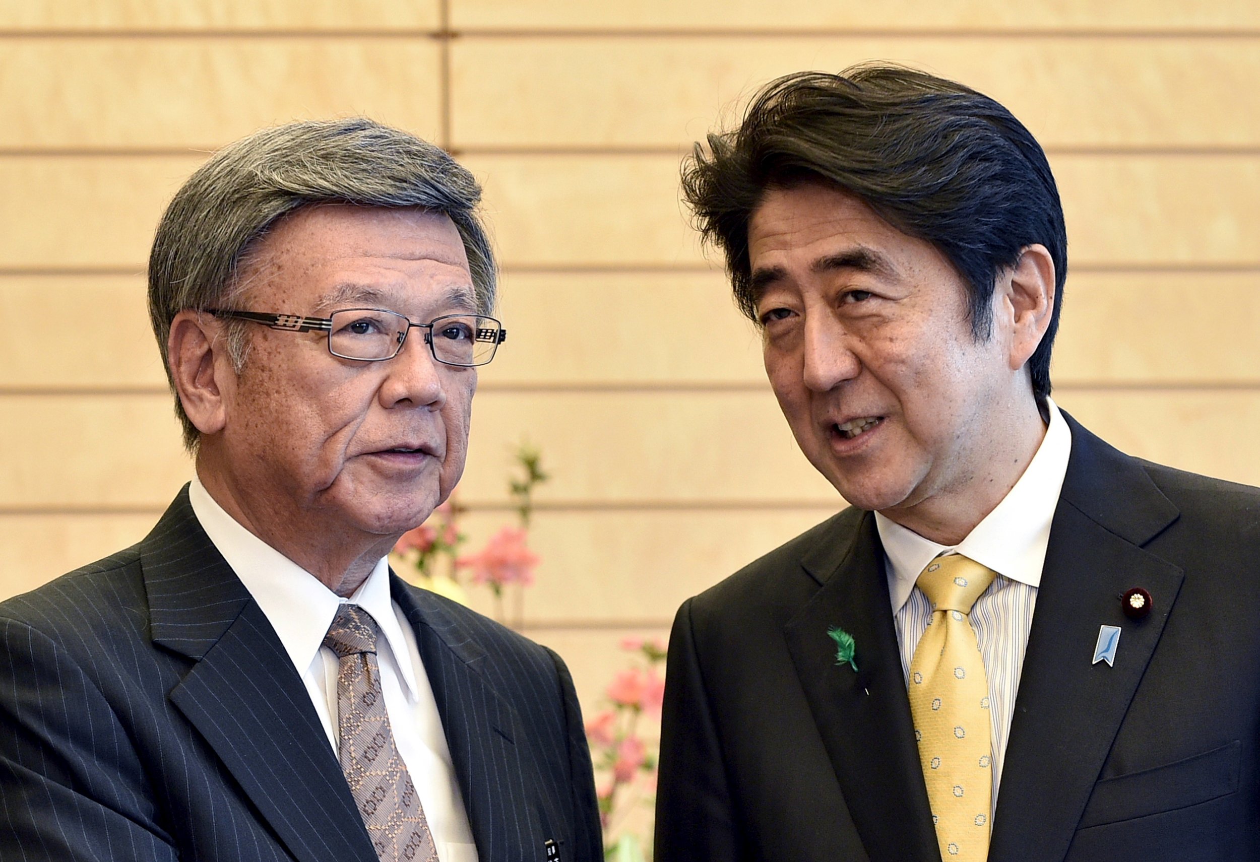 Japanese Prime Minister Shinzo Abe, Okinawa Governor Clash Over US Air ...