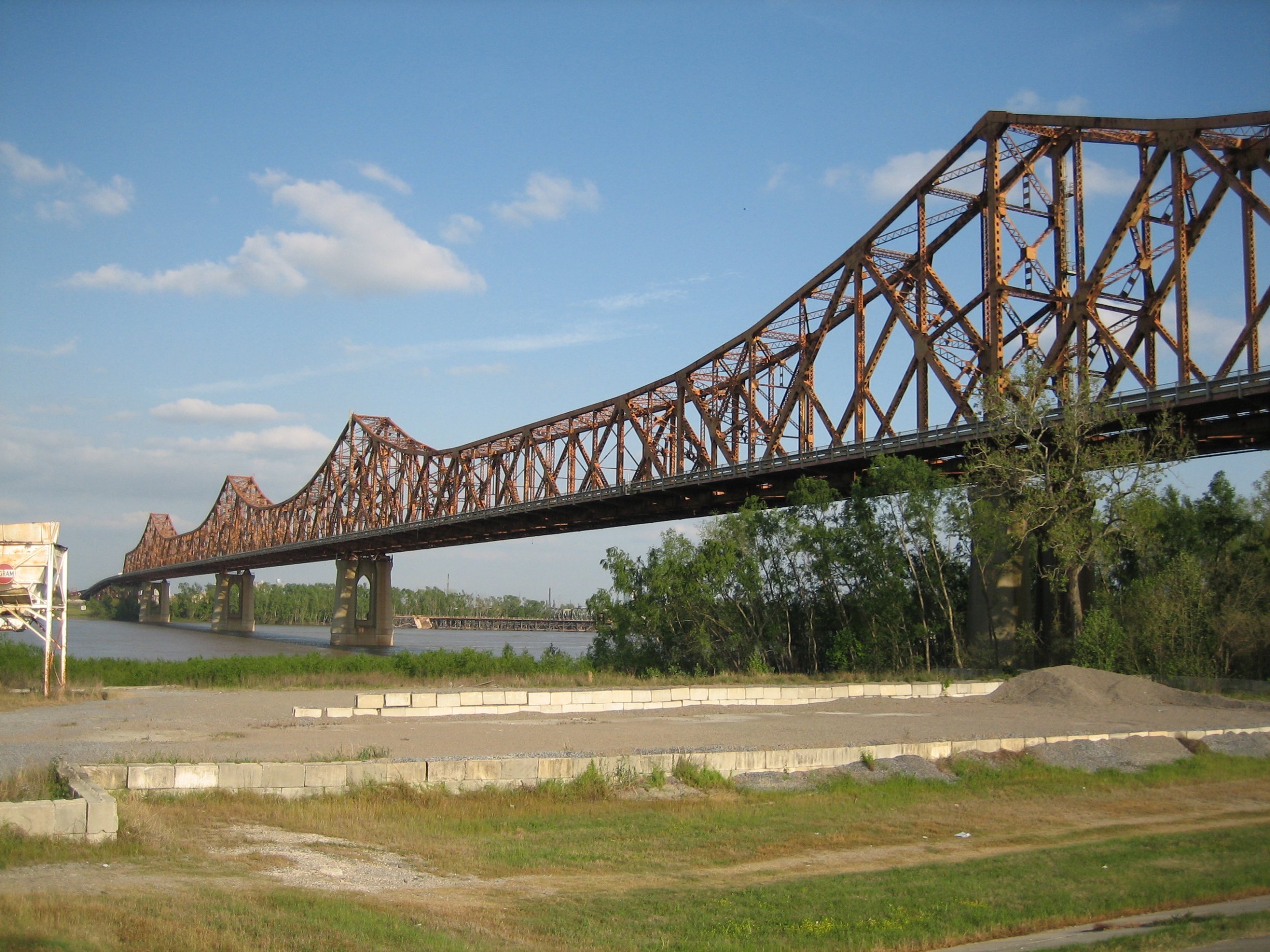 Watch Train Cars Blown Off Louisiana Bridge During Heavy Winds And ...