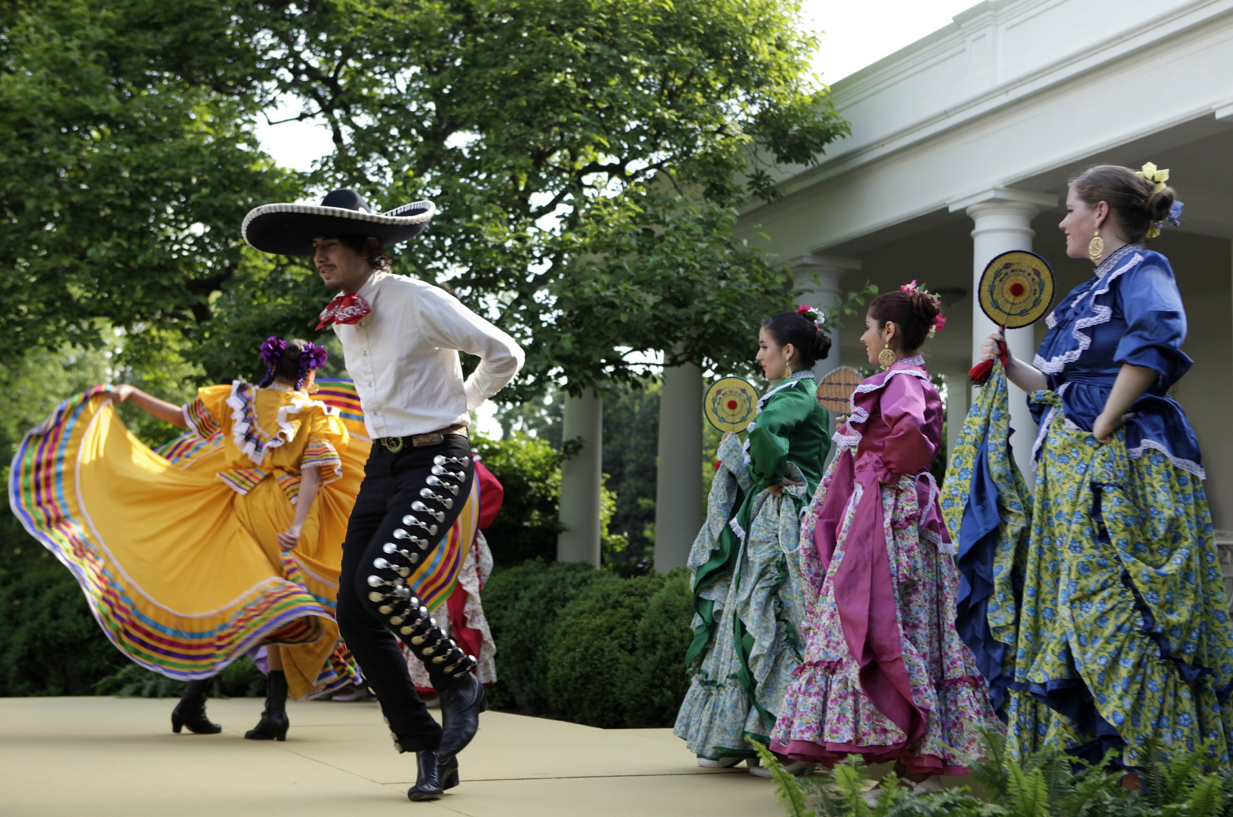 Why Do People Celebrate Cinco De Mayo Facts History About Mexican Holiday