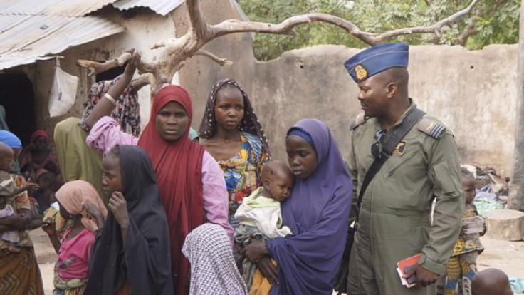 Nigerian Army talks with hostage