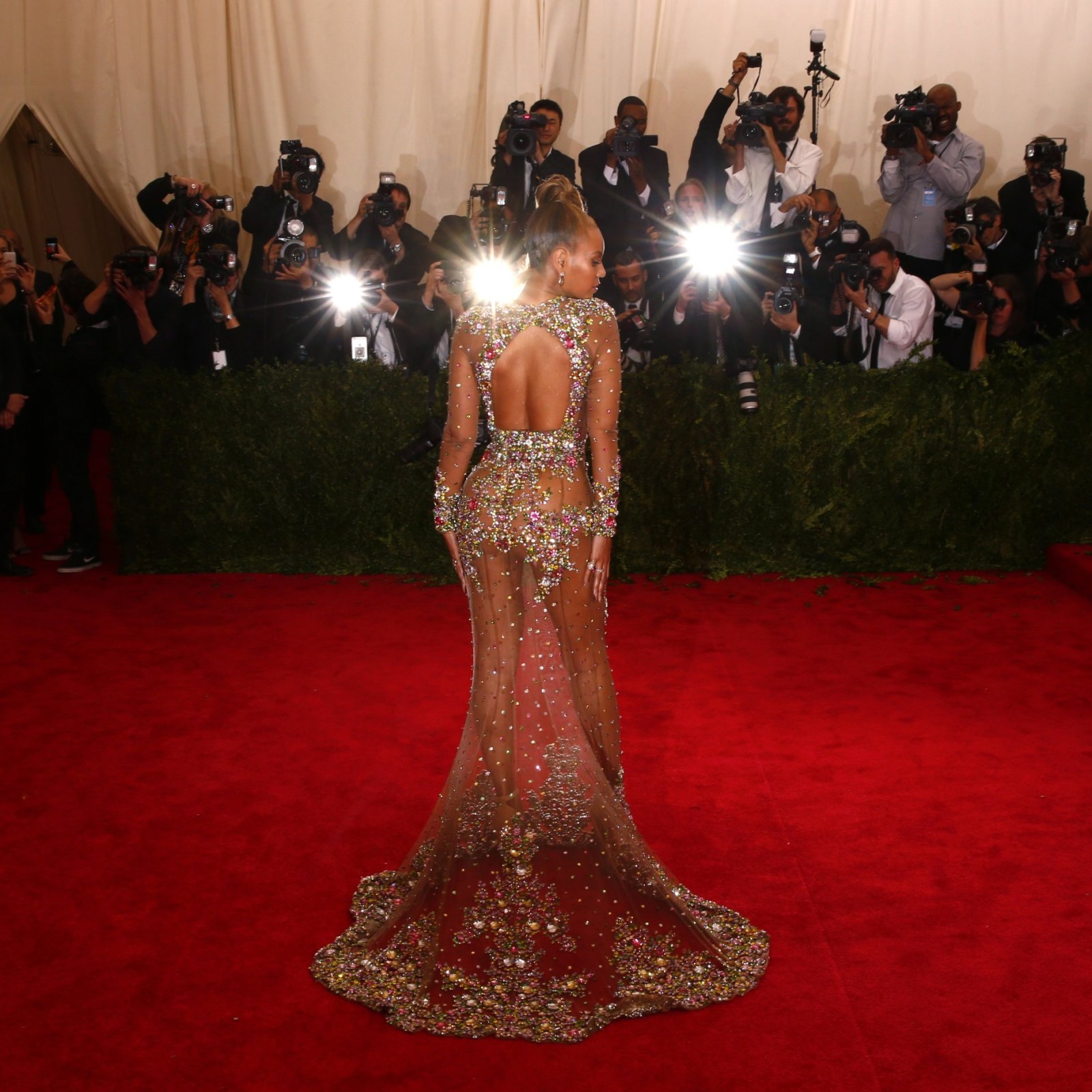 Beyoncé Met Gala 2015 Dress: Breaking Down The Look From Designer To Jeweler