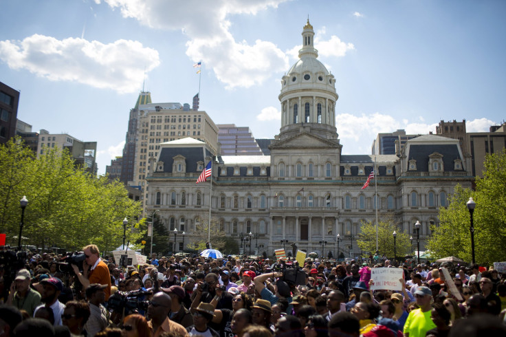 2015-05-03T214030Z_2087231526_GF10000083031_RTRMADP_3_USA-POLICE-BALTIMORE