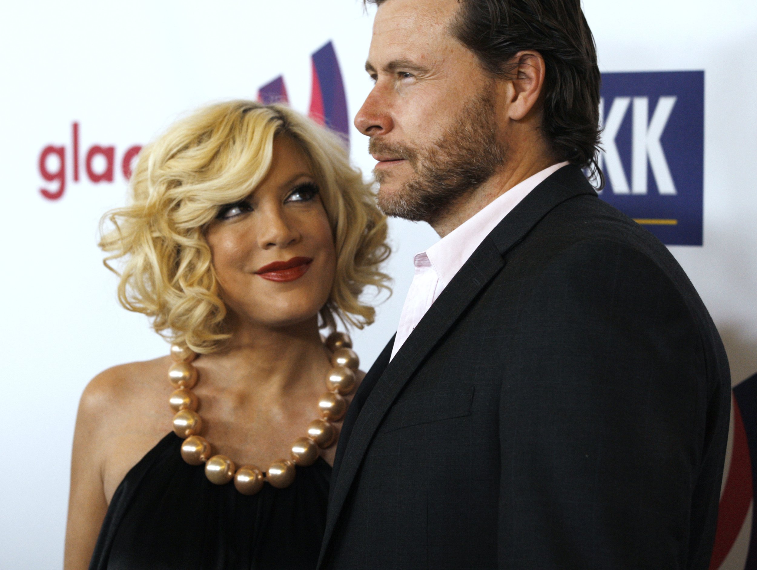 Tori Spelling, Dean McDermott Unite To Celebrate Halloween With Kids ...