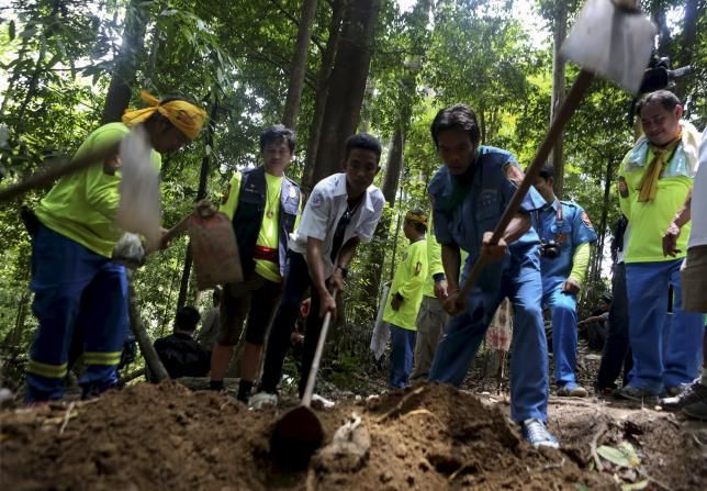 MassGraves_Thailand_May2015
