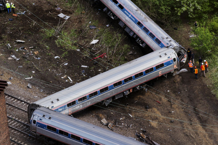 2015-05-13T200559Z_1251440141_GF10000093800_RTRMADP_3_USA-TRAIN-DERAILMENT