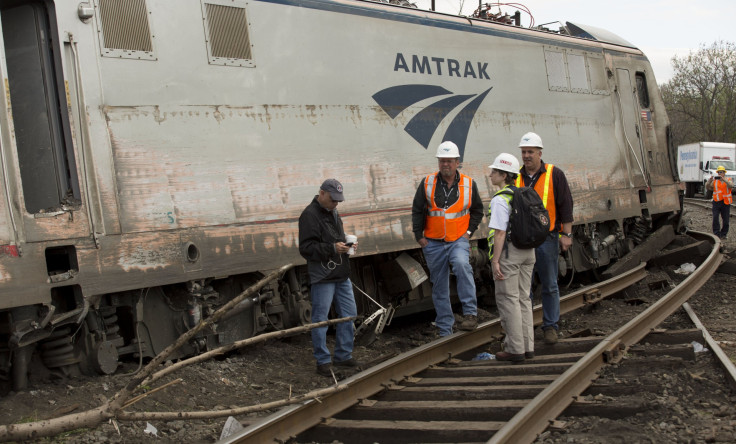 2015-05-17T210614Z_1_LYNXMPEB4G0G3_RTROPTP_4_USA-TRAIN-DERAILMENT