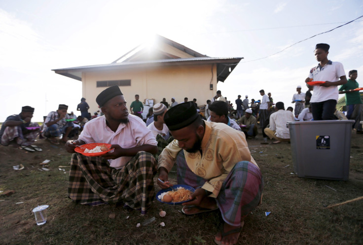 Rohingya migrants in temporary refugee compound