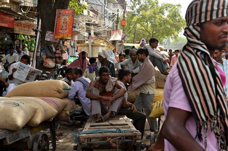 India laborers in the heat