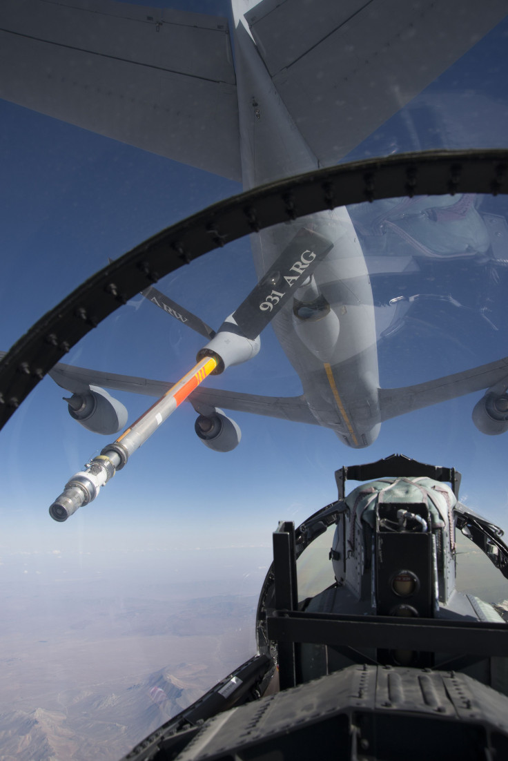 Fighter Jet Refueling