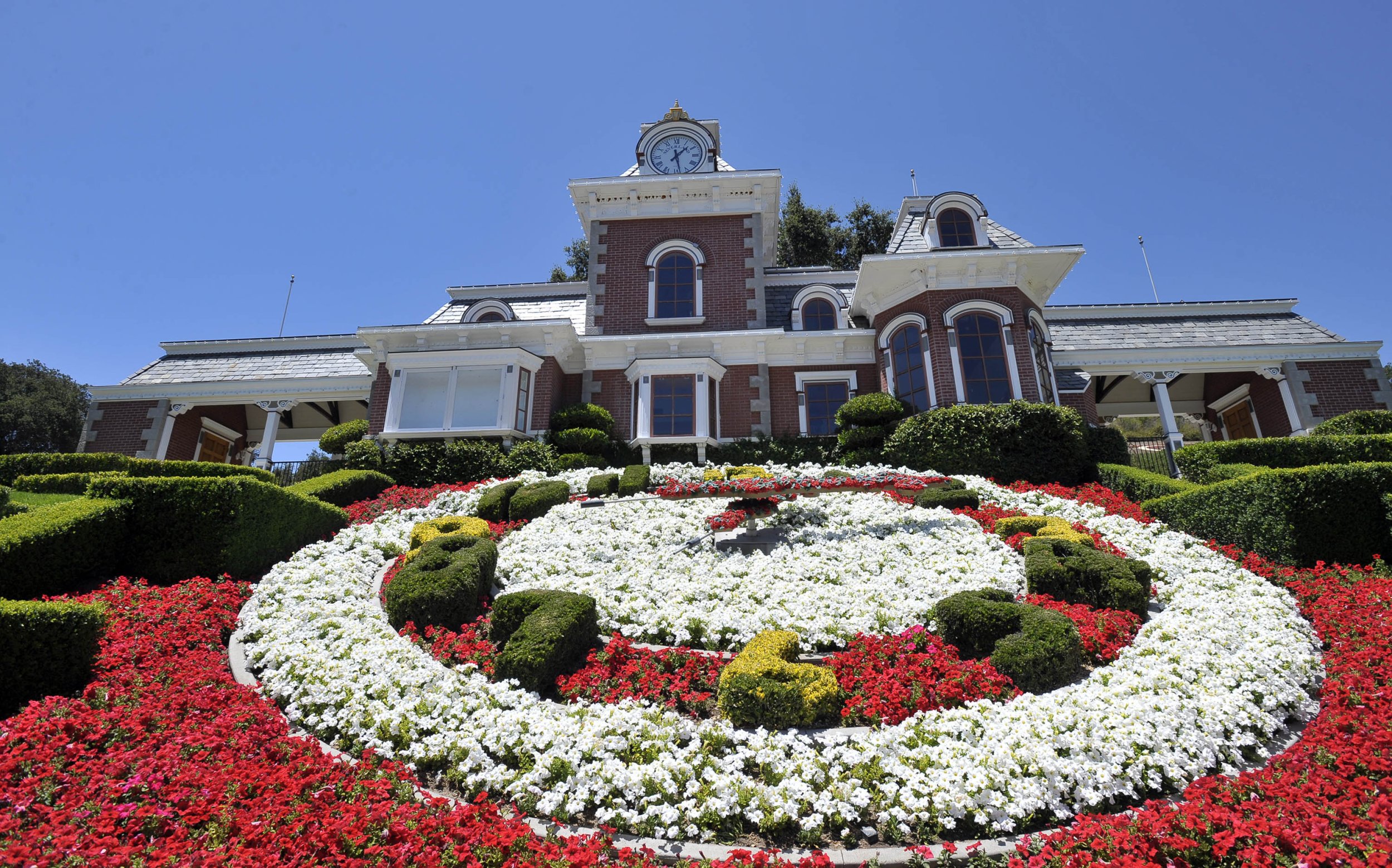 Neverland Ranch For Sale Photos Of The Craziest And Most Bizarre