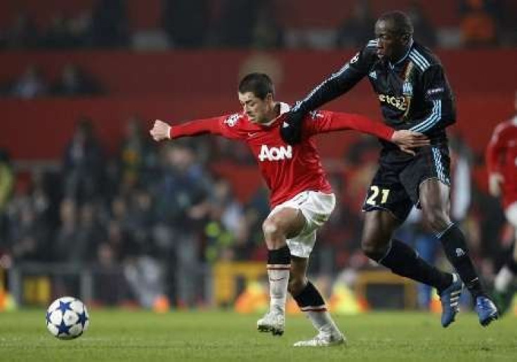 Manchester United's Javier Hernandez (L) is challenged by Olympique Marseille's Souleymane Diawara
