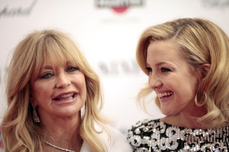 [9:22] Cast member Kate Hudson (R) arrives with her mother, Goldie Hawn, at the premiere of the film "Nine"