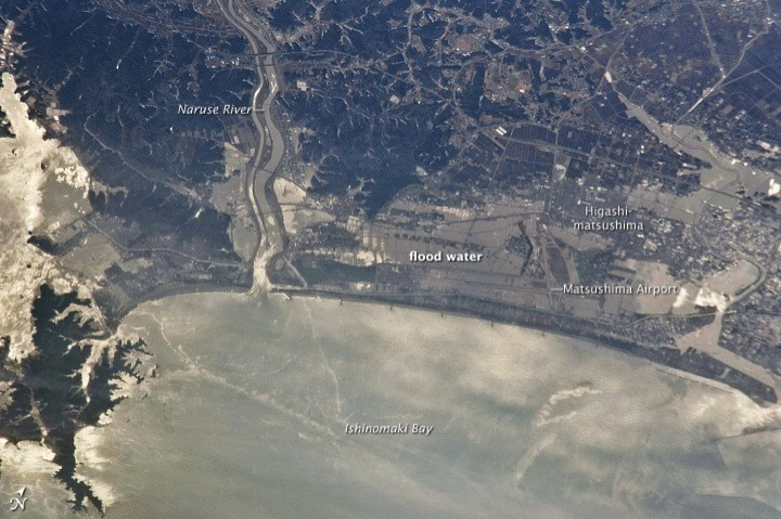Photographs of Japan earthquake and tsunami from out of space