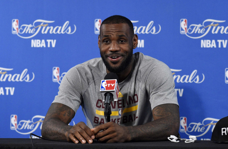 2015-06-03T203622Z_1685386689_NOCID_RTRMADP_3_NBA-PLAYOFFS-CLEVELAND-CAVALIERS-PRACTICE