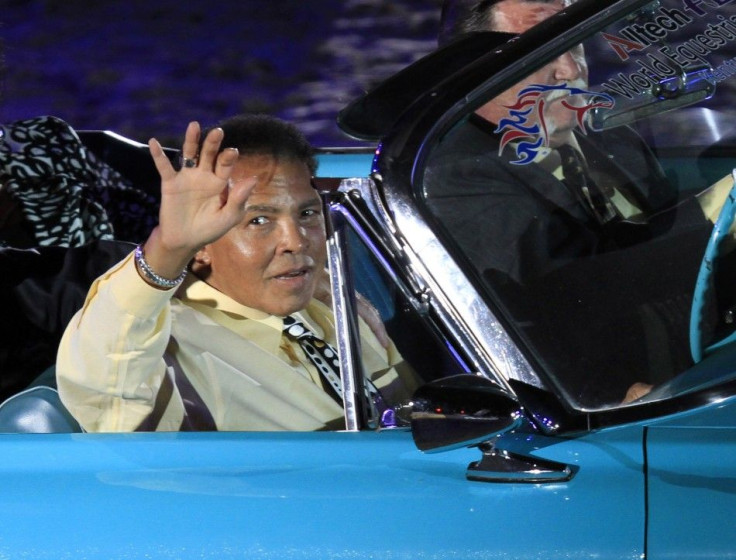 Boxing great Muhammad Ali waves to the crowd 