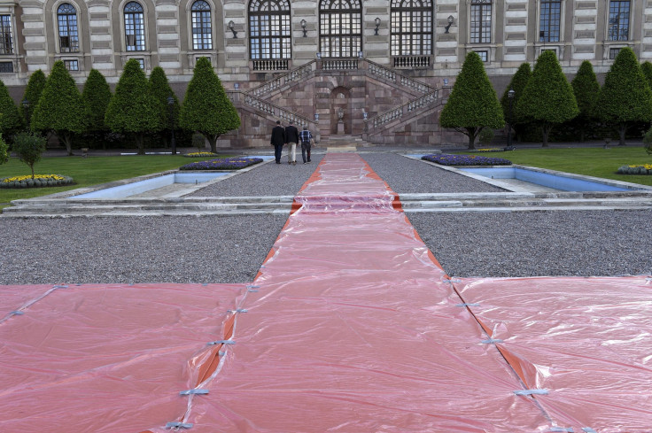 [12:24] Red carpets are rolled out at Logardsterrassen terrace outside Stockholm Palace 