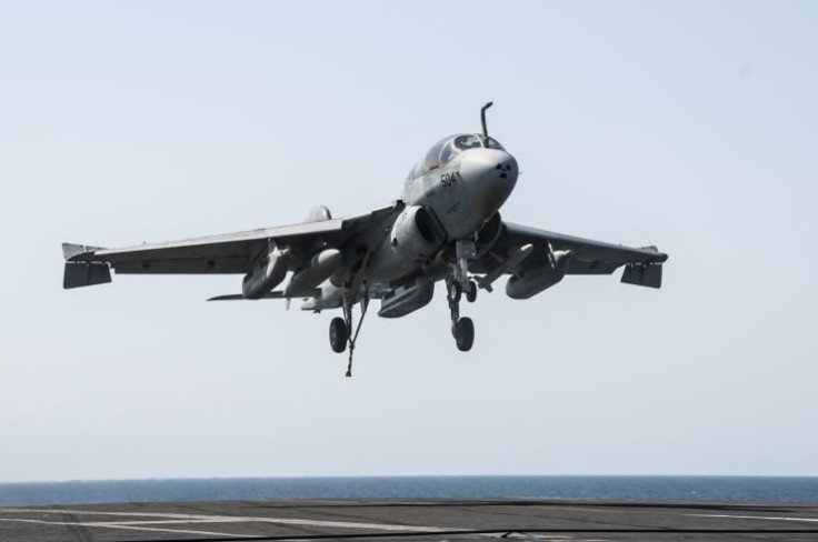 us-aircraft-lands-uss-george-hw-bush