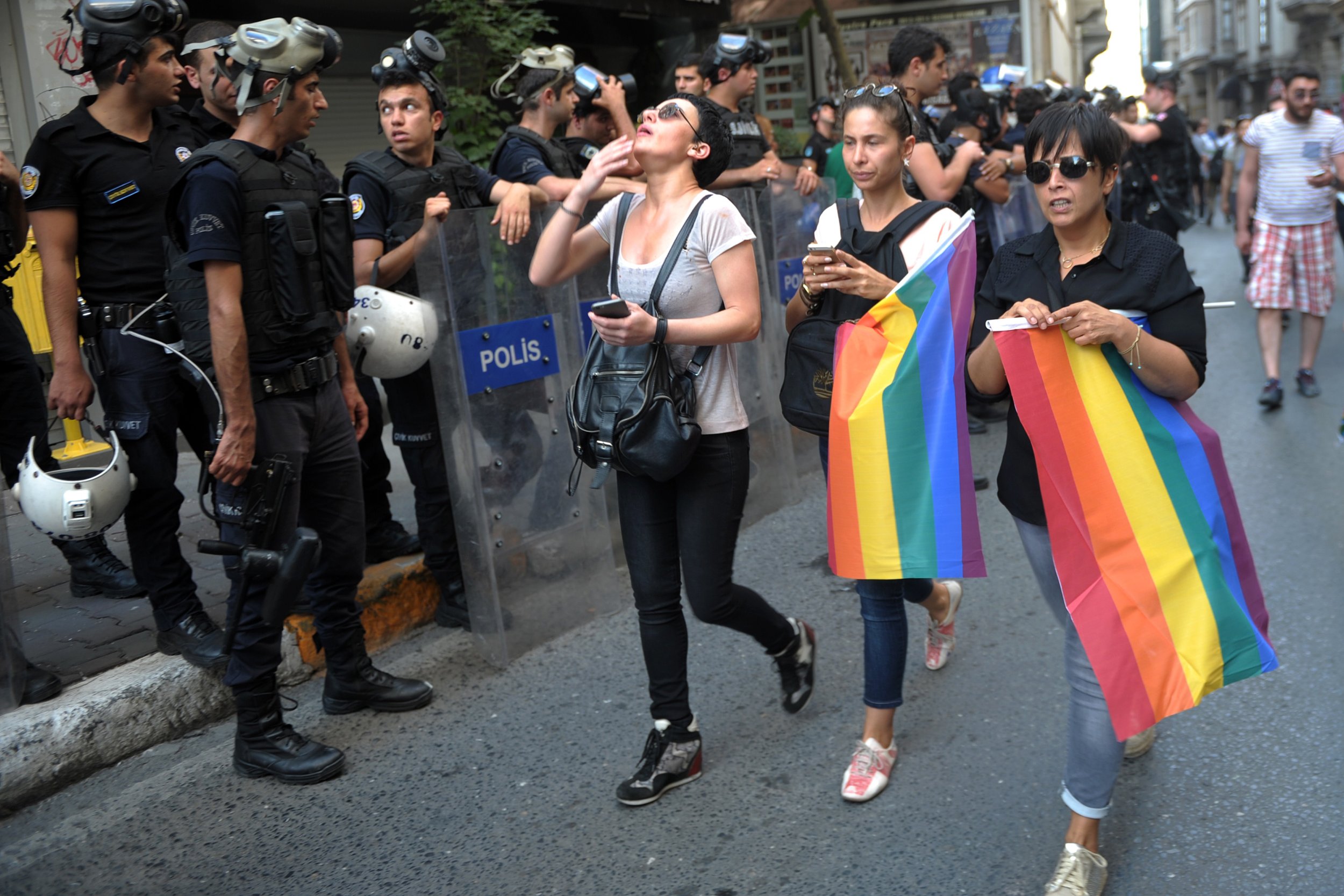 Istanbul Pride 2015 Turkish Riot Police Fire Water Cannon Rubber Bullets At Pride Parade