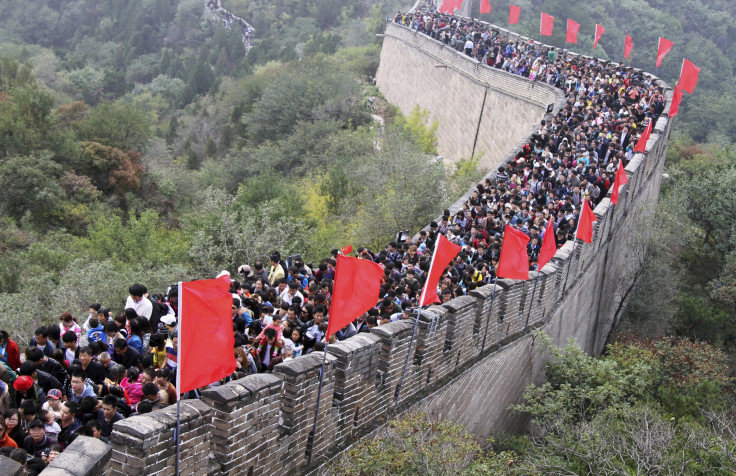 great wall crowd