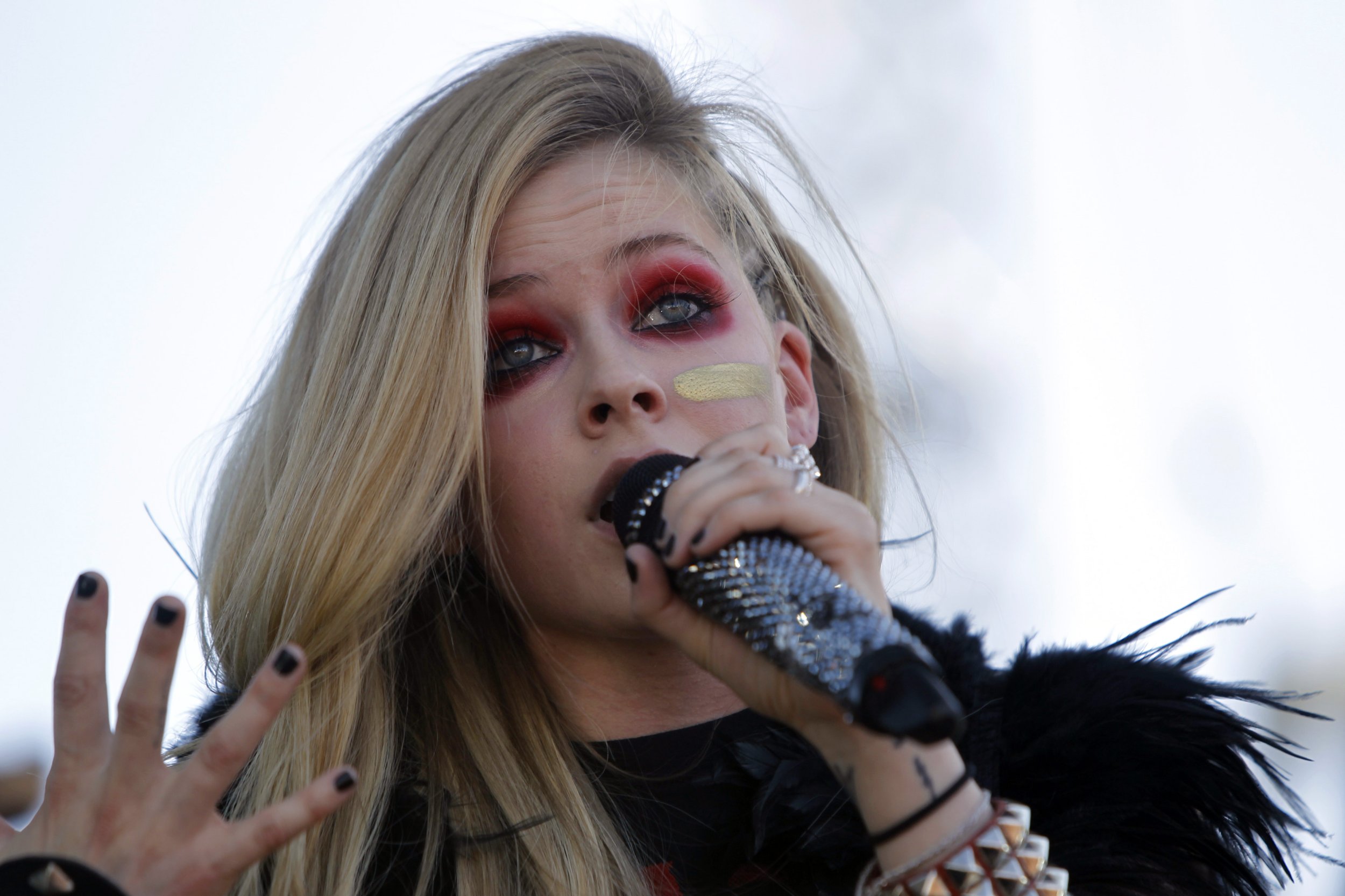 What Is Lyme Disease? Avril Lavigne on Her Tick-Borne Illness