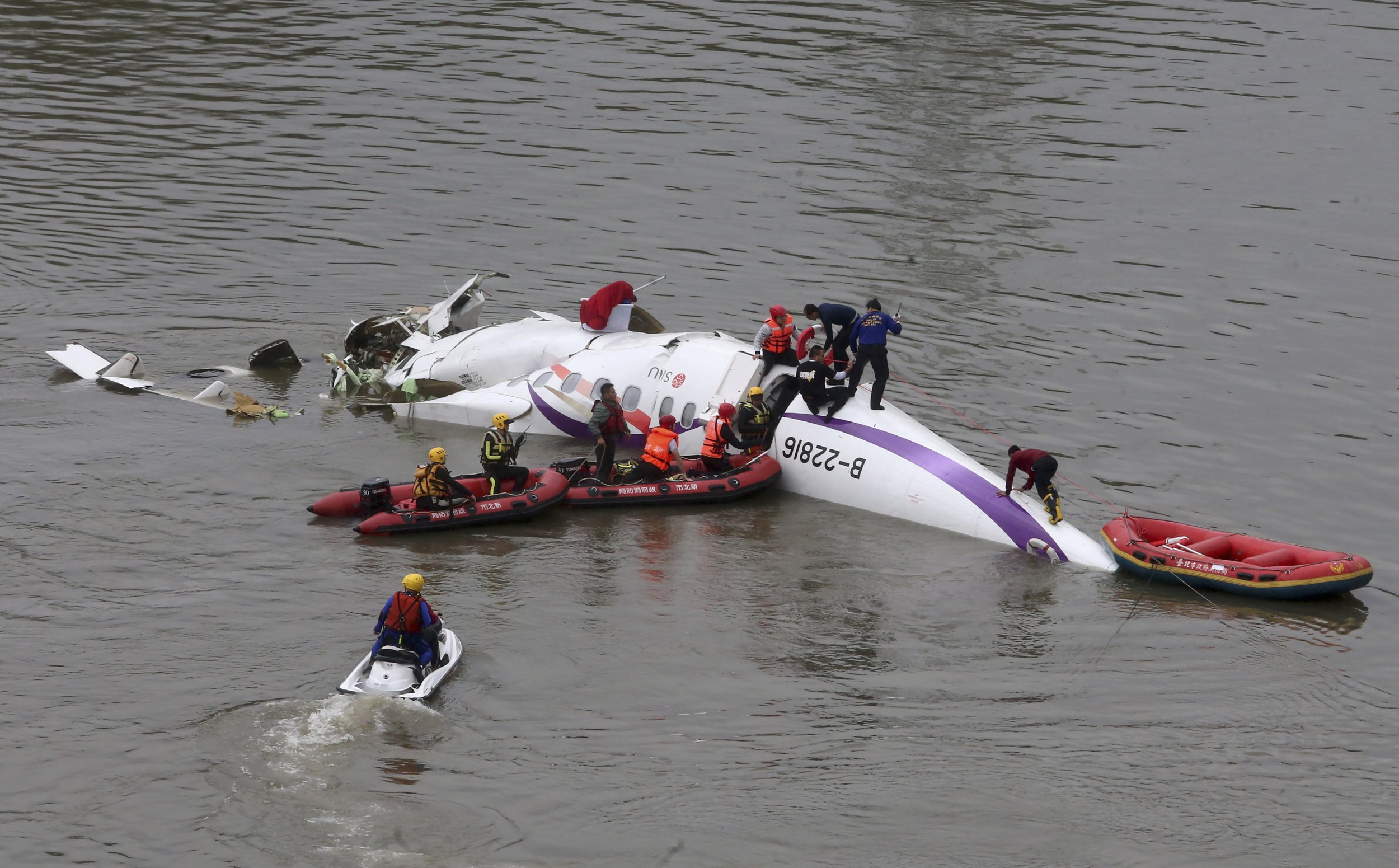 TransAsia Flight 235 Crash: Engine Failure, Flight Crew Errors Reason ...