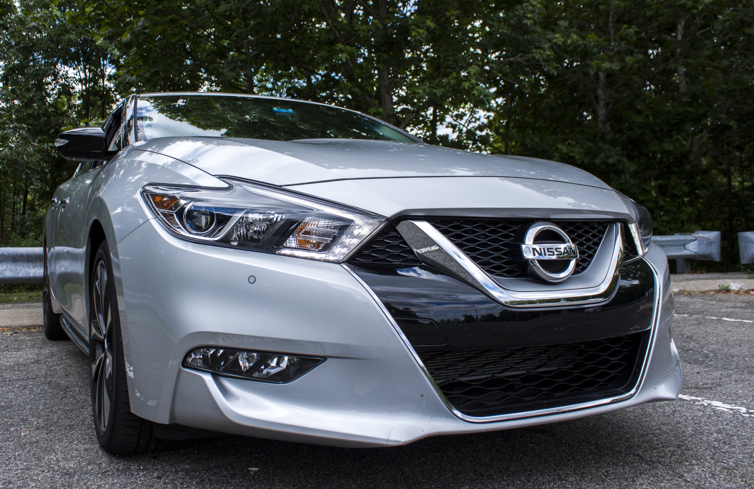 2016 Nissan Maxima Front Right 34