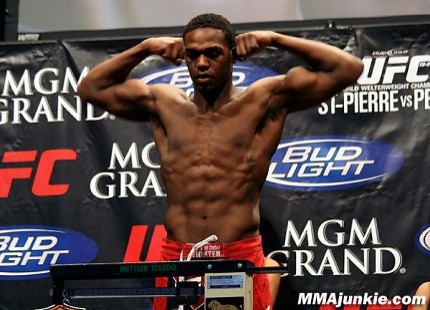 Jon Jones flexed his muscles against Shogun Rua