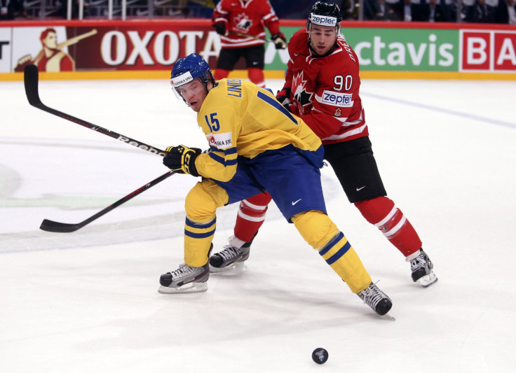 Oscar Lindberg plays for Sweden NT in 2013