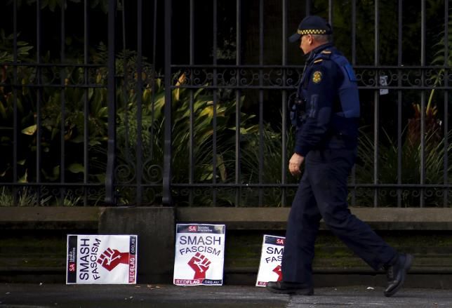 Protesters Clash With Police At Australian Anti-Immigration Rally | IBTimes