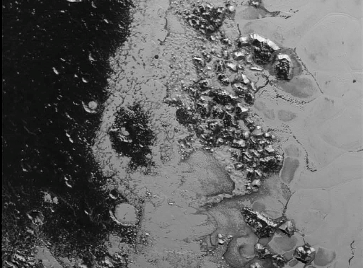 pluto-mountain-range