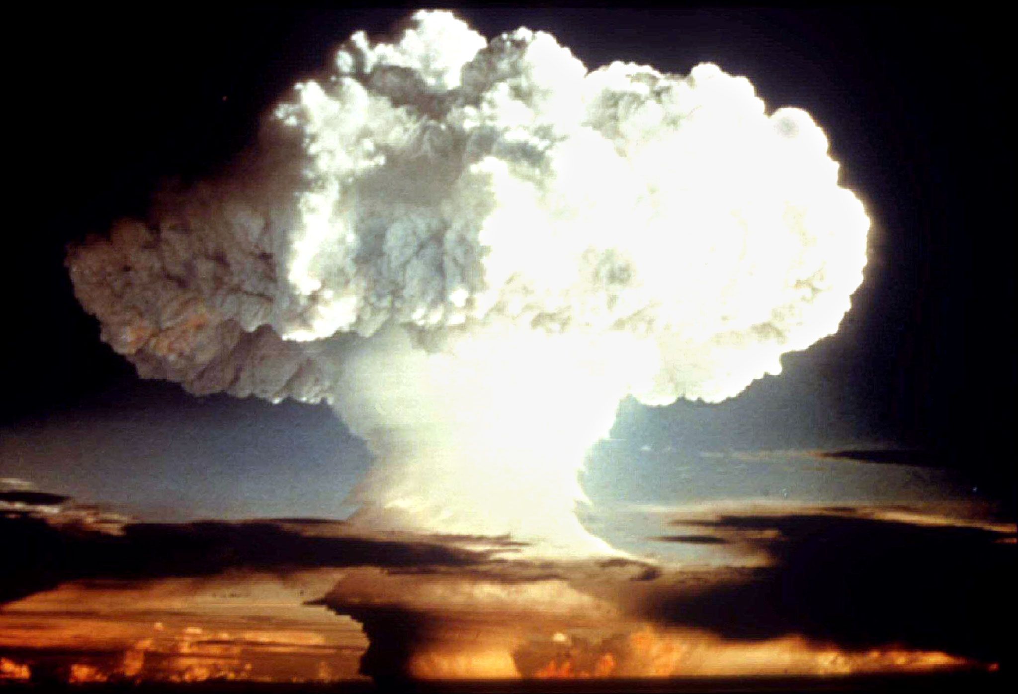 Did 'Oppenheimer' Bomb Scene Detonate A Real Nuclear Weapon? Nolan Says ...