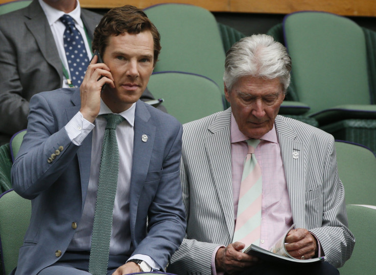 [10:10] Actor Benedict Cumberbatch and his father Timothy (R) on Centre Court at the Wimbledon Tennis Championships