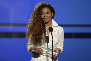 [8:58] Janet Jackson accepts the Ultimate Icon Award 