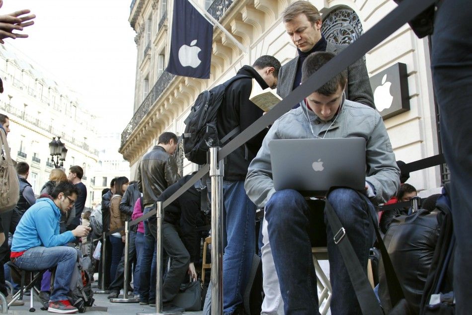 French public wait for the iPad 2 to go on sale outside an Apple store in Paris