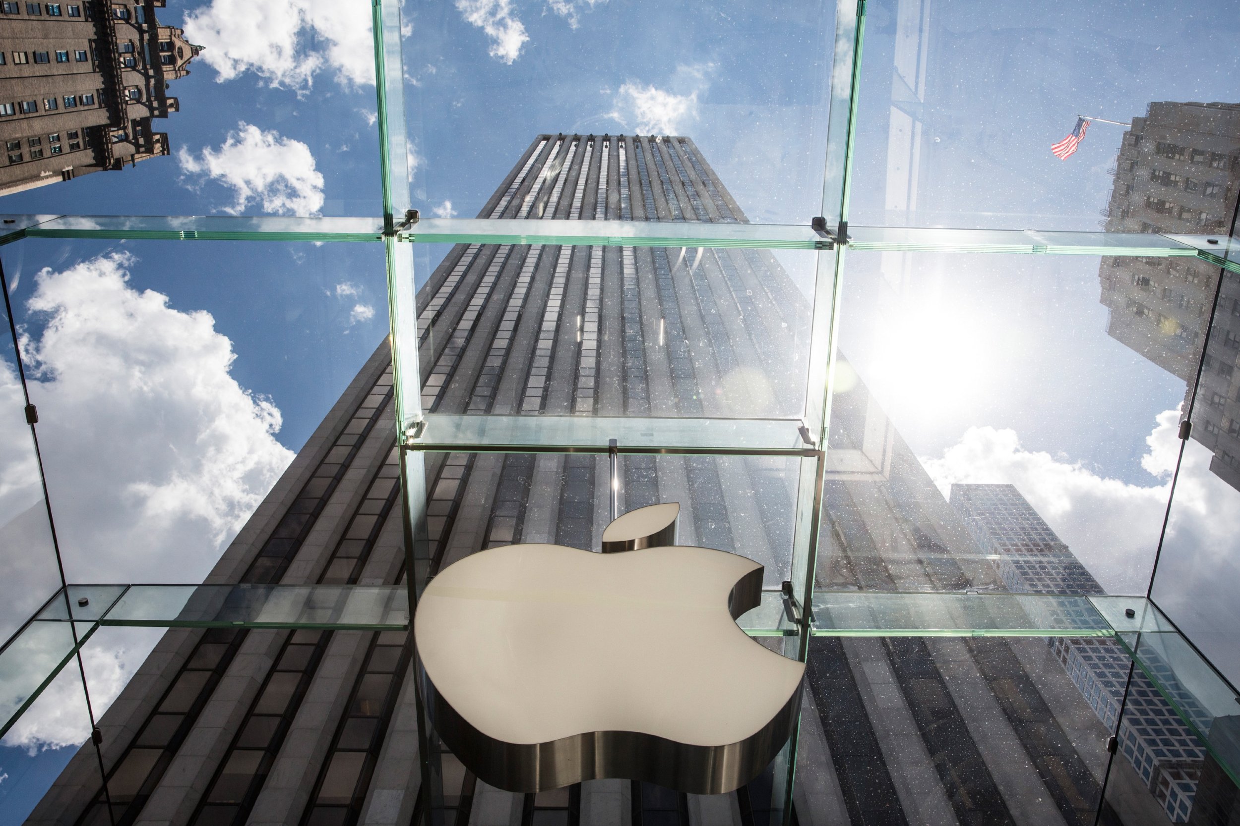 Apple Inc. (AAPL) Erases Stock Losses After Turbulent Monday Morning ...