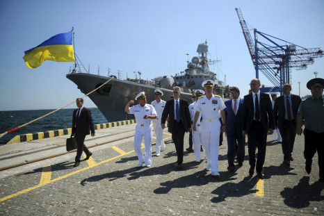 A U.S. admiral walks past a Ukrainian ship