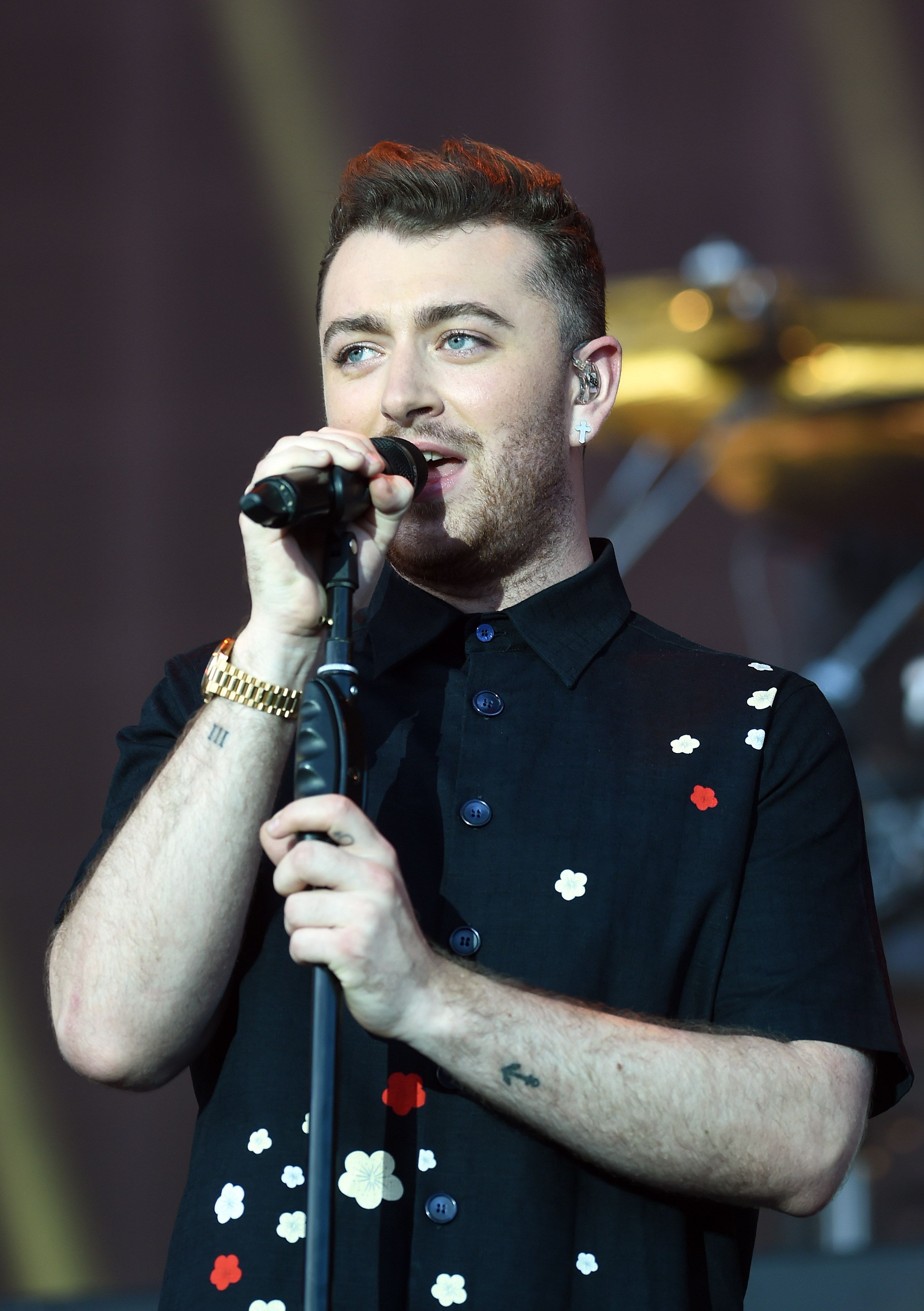 James Bond Spectre Theme Song Writings On The Wall To Be Performed By Sam Smith 