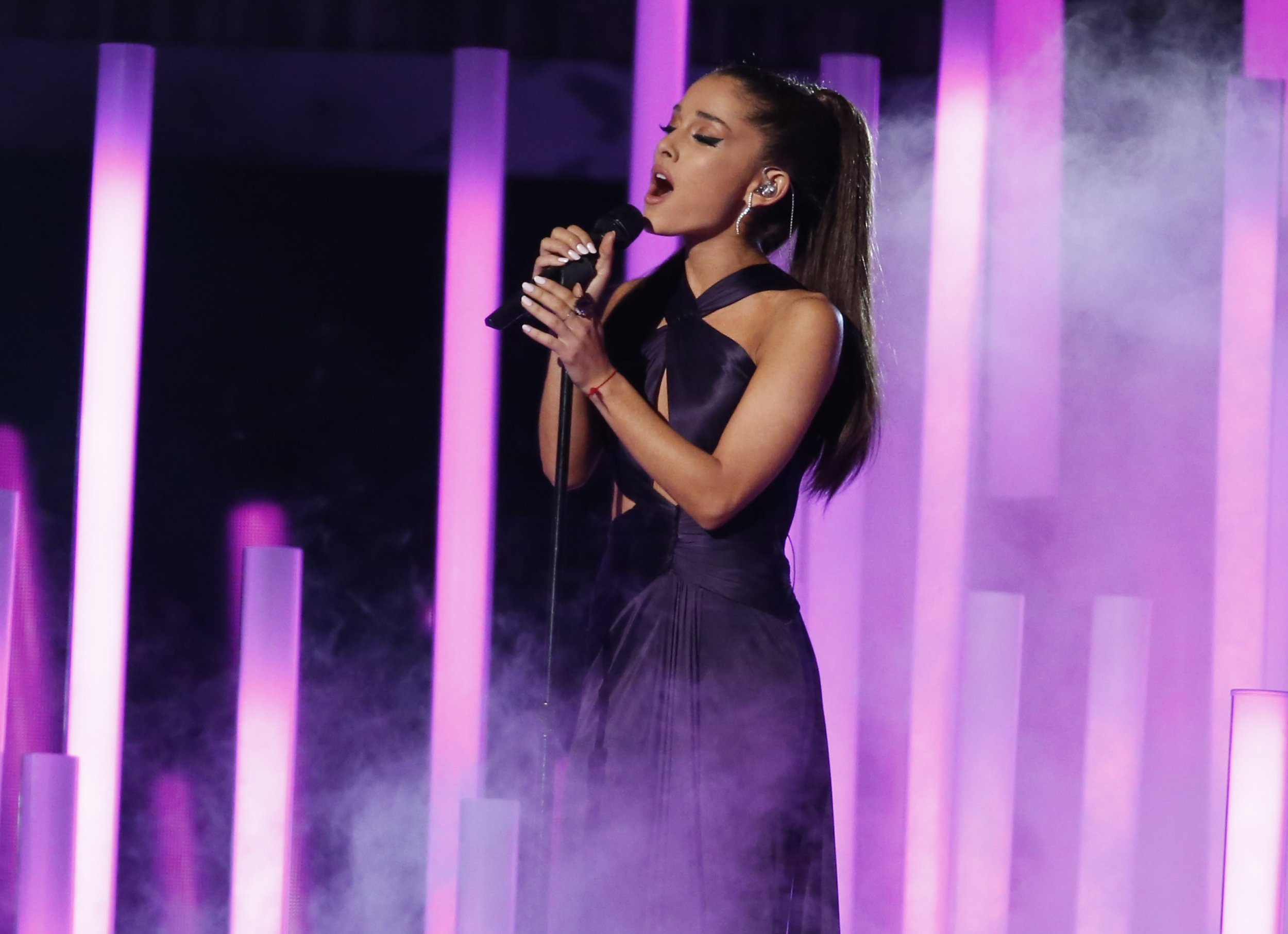 Ariana Grande Apologizes for Doughnut Licking Incident