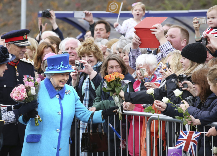 [11:15]Britain's Queen Elizabeth arrives at Newtongrange railway station, in Scotland