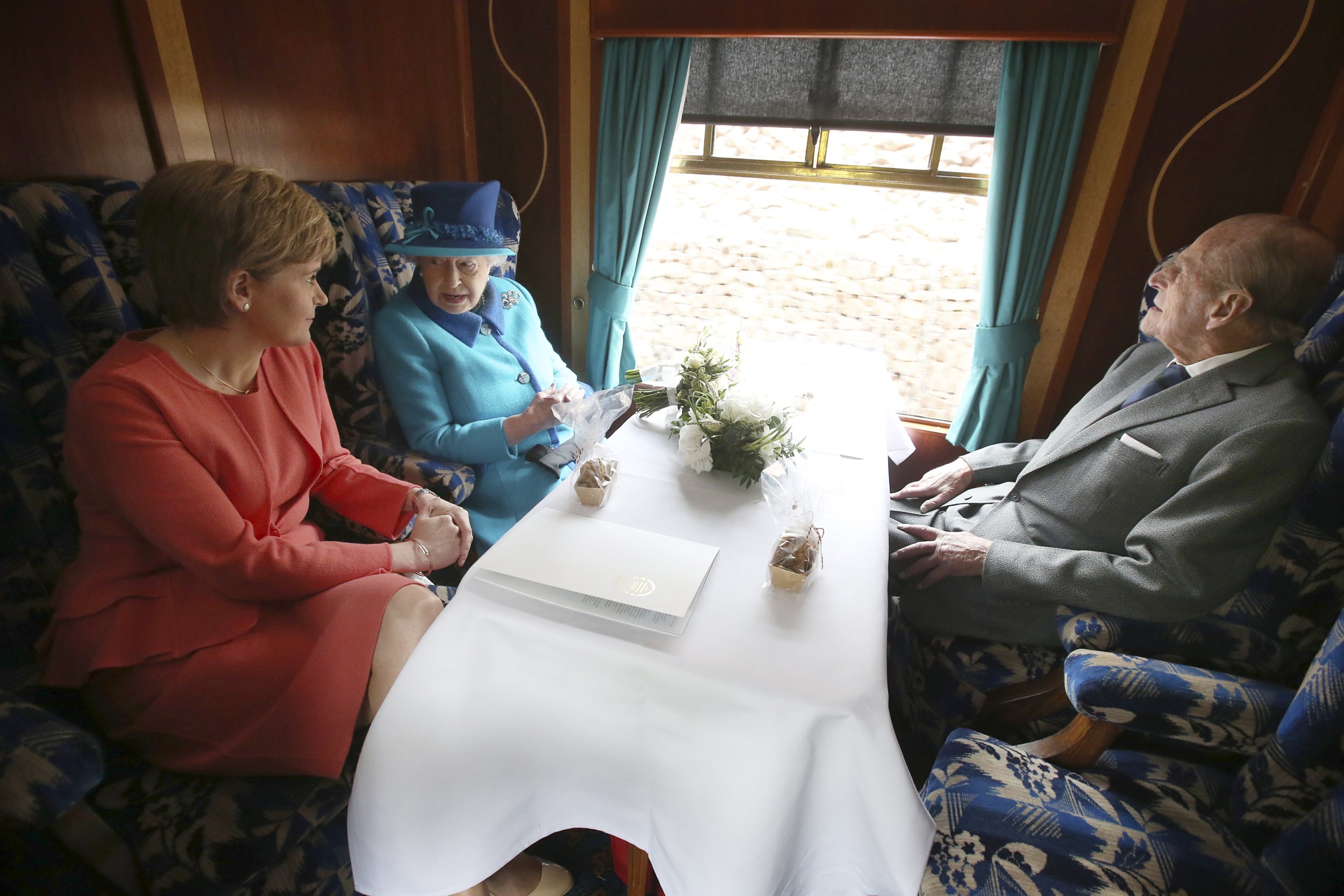1217 Britains Queen Elizabeth travels with Prince Philip and Scotlands First Minister Nichola Sturgeon